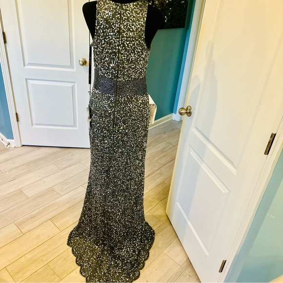 Mac Duggal Sequin V-Neck Empire Waist Sleeveless  Gown Size 8 Charcoal NWT 4930 - Picture 6 of 15